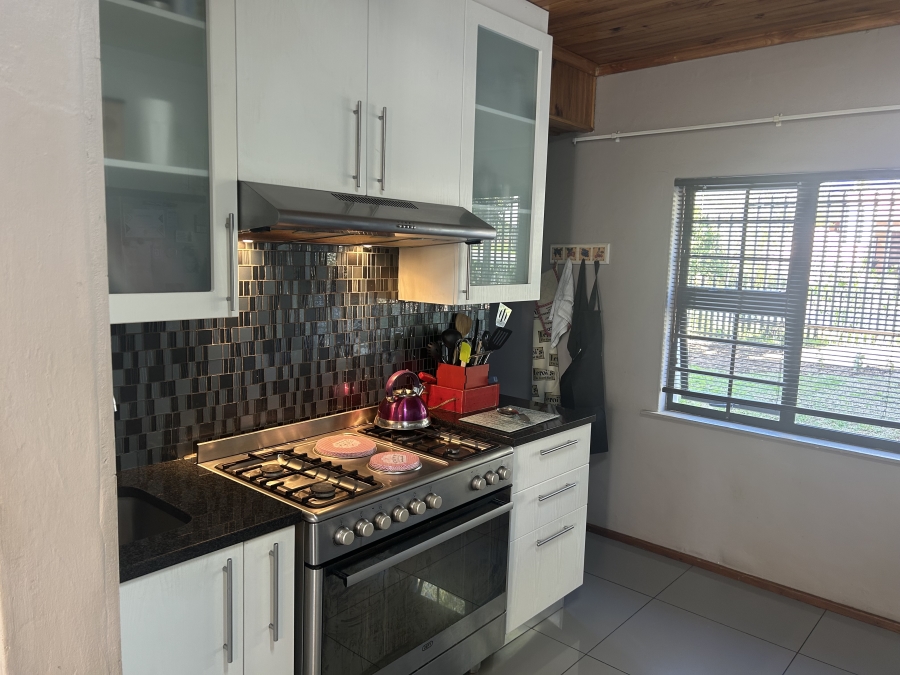 7 Bedroom Property for Sale in Uitsig Western Cape